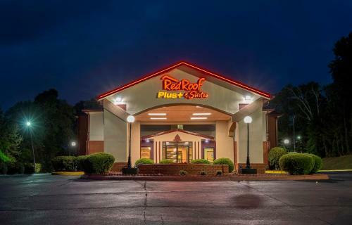 Hotel Red Roof Inn Plus+ & Suites Opelika