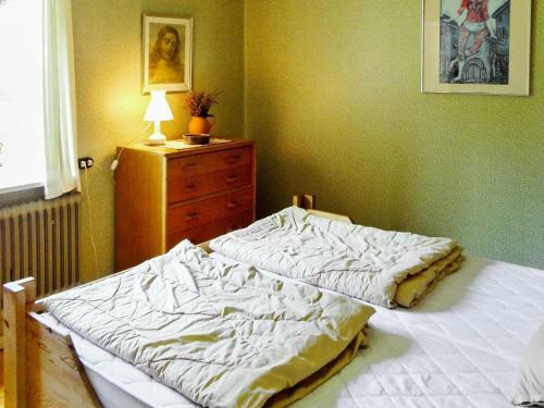 Four-bedroom Holiday Home In �lmhult