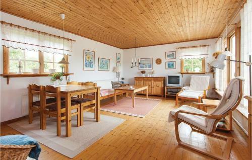 Three-bedroom Holiday Home In Kopingsvik