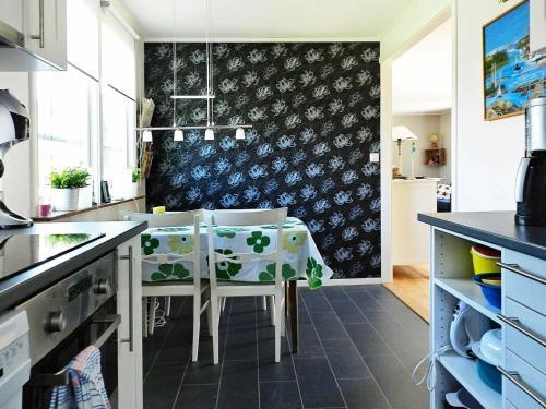 Three-bedroom Holiday Home In Lysekil 4