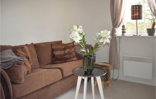 Two-bedroom Holiday Home In Vikbolandet