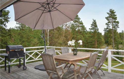 Two-bedroom Holiday Home In Vikbolandet