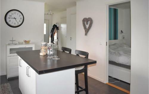 Two-bedroom Holiday Home In Vikbolandet