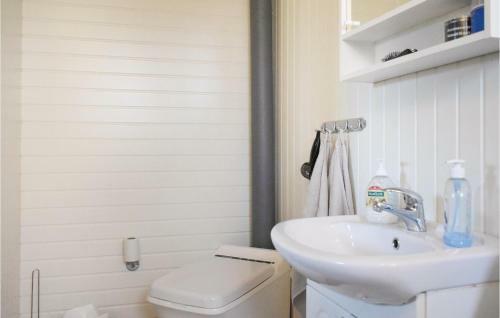 Three-bedroom Holiday Home In Torhamn