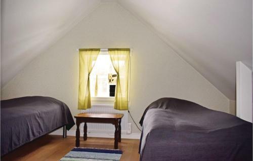 Two-bedroom Holiday Home In Tjallmo