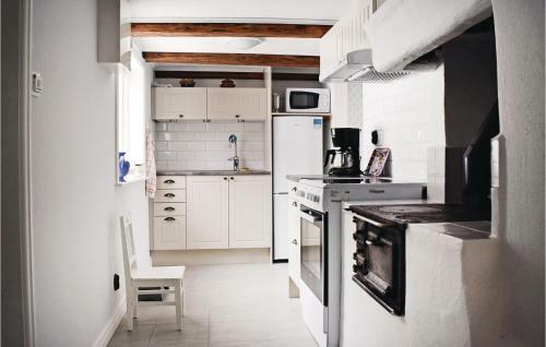 Two-bedroom Holiday Home In Tjallmo
