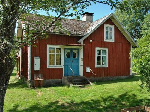 Two-bedroom Holiday Home In Kalvsvik