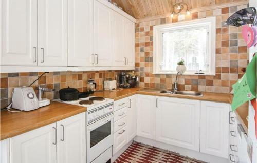 Three-bedroom Holiday Home In Borgstena