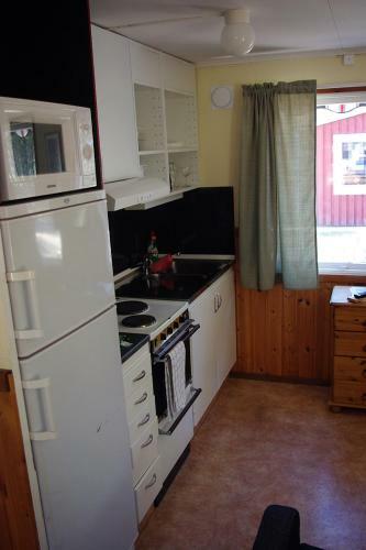 Lits Camping, Stugby Och Kanot