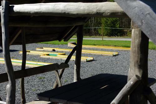 Lits Camping, Stugby Och Kanot
