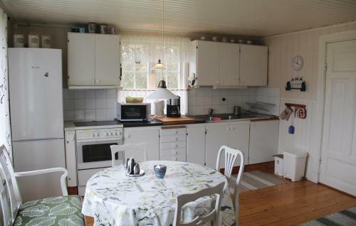 Three-bedroom Holiday Home In Asarum