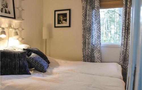 Three-bedroom Holiday Home In Yngsjo