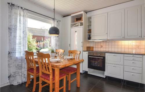 Four-bedroom Holiday Home In Sollbrunn
