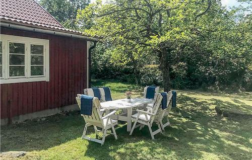 Three-bedroom Holiday Home In Hultsfred