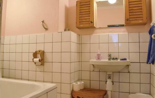 Three-bedroom Holiday Home In Almesboda