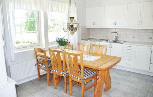 Five-bedroom Holiday Home In Saffle