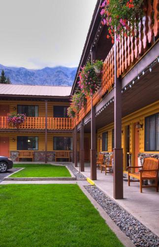 Motel Box Canyon Lodge And Hot Springs
