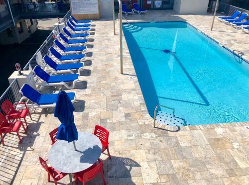 Apartamentos Sea And Breeze Hotel And Condo