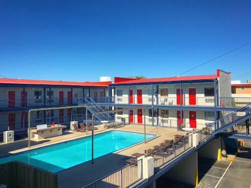 Apartamentos Sea And Breeze Hotel And Condo