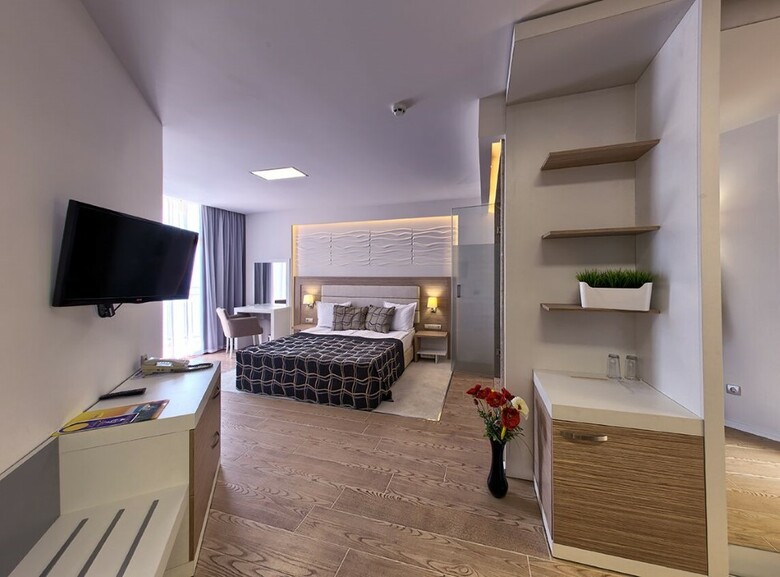 Hotel Luna (.)