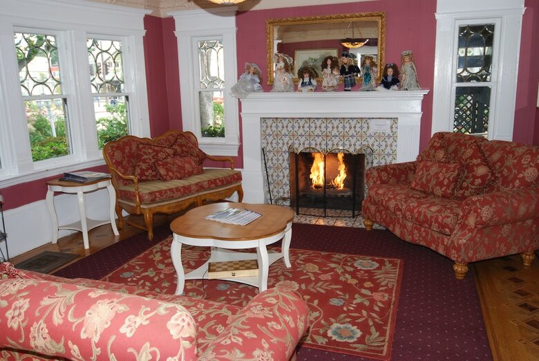 Hotel Rose Garden Inn