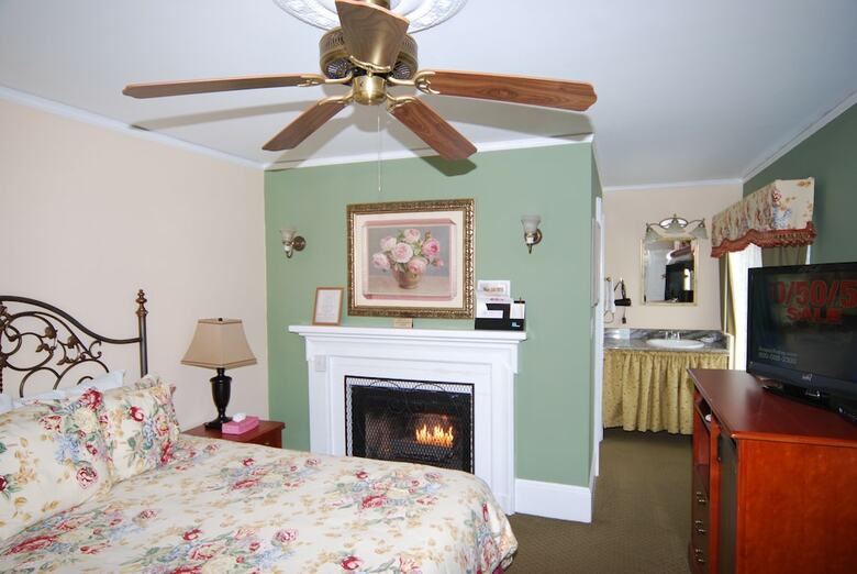 Hotel Rose Garden Inn