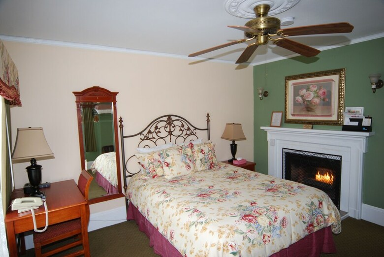Hotel Rose Garden Inn