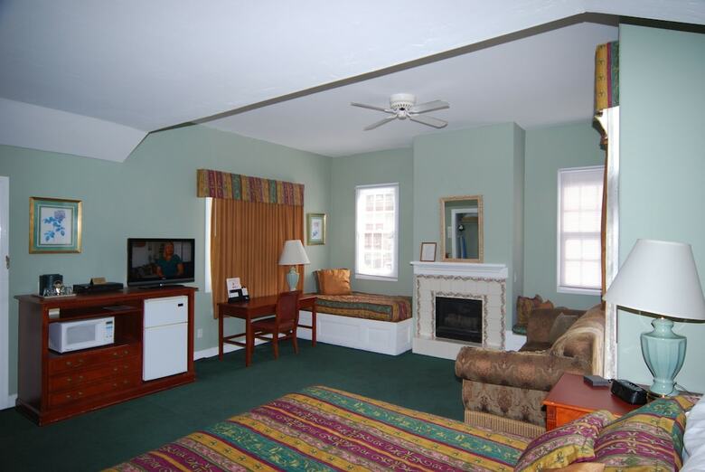 Hotel Rose Garden Inn
