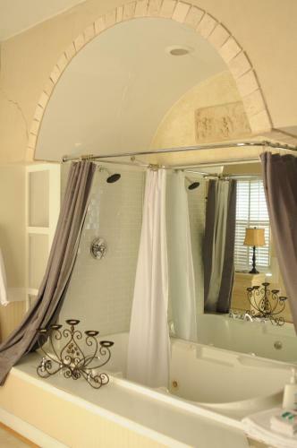 Bed & Breakfast Acorn Hill Lodge And Spa