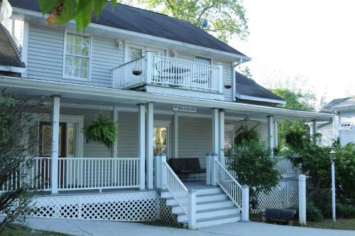 Bed & Breakfast Acorn Hill Lodge And Spa