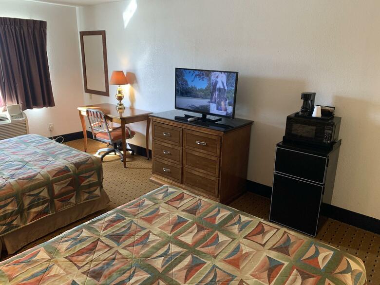 Hotel Brentwood Inn & Suites