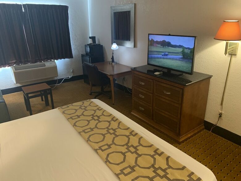 Hotel Brentwood Inn & Suites
