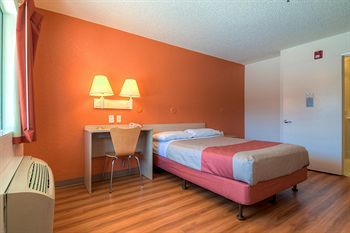 Motel 6 Santa Ana