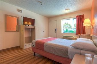 Motel 6 Santa Ana