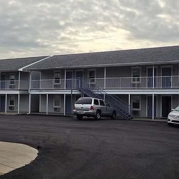 Hotel Travelers Suites