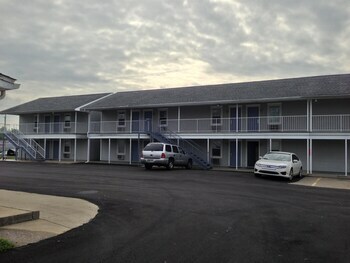 Hotel Travelers Suites