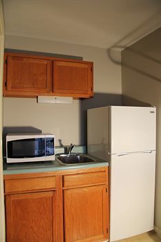 Hotel Travelers Suites