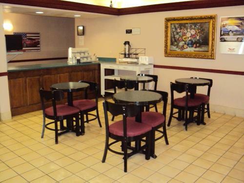 Hotel Country Hearth Inn - Bowling Green