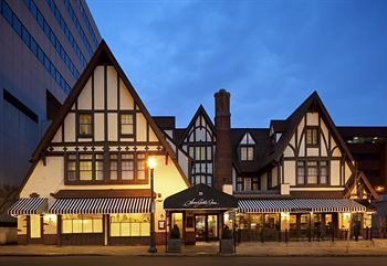 Posada Seven Gables Inn