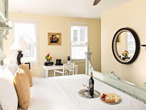 Hotel Brass Key Guesthouse