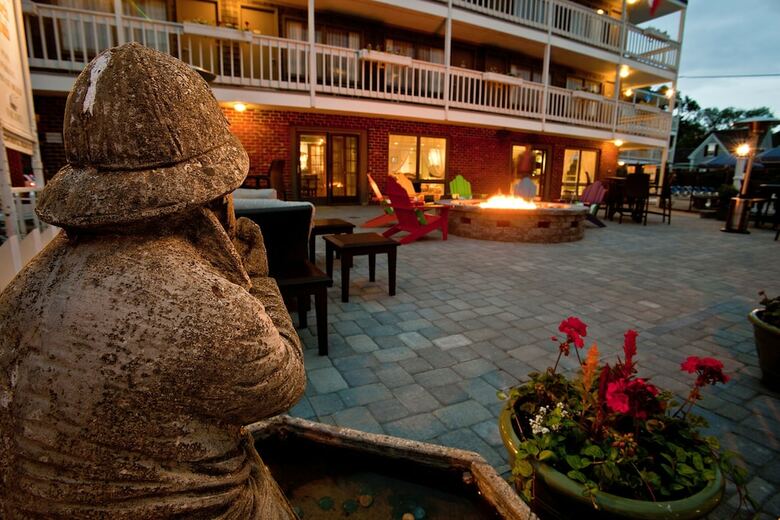 Surfside Hotel And Suites