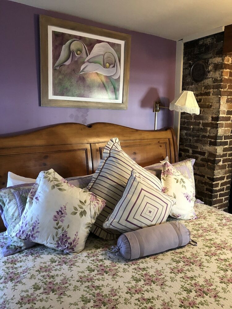 Bed & Breakfast All Seasons Inn