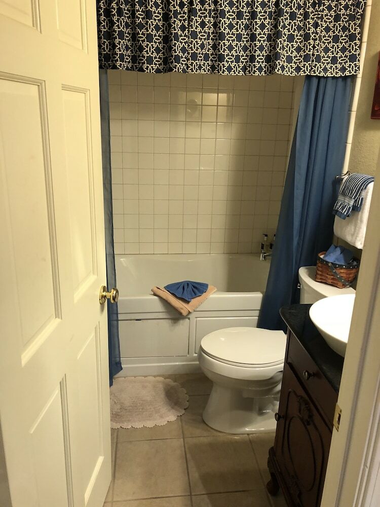 Bed & Breakfast All Seasons Inn