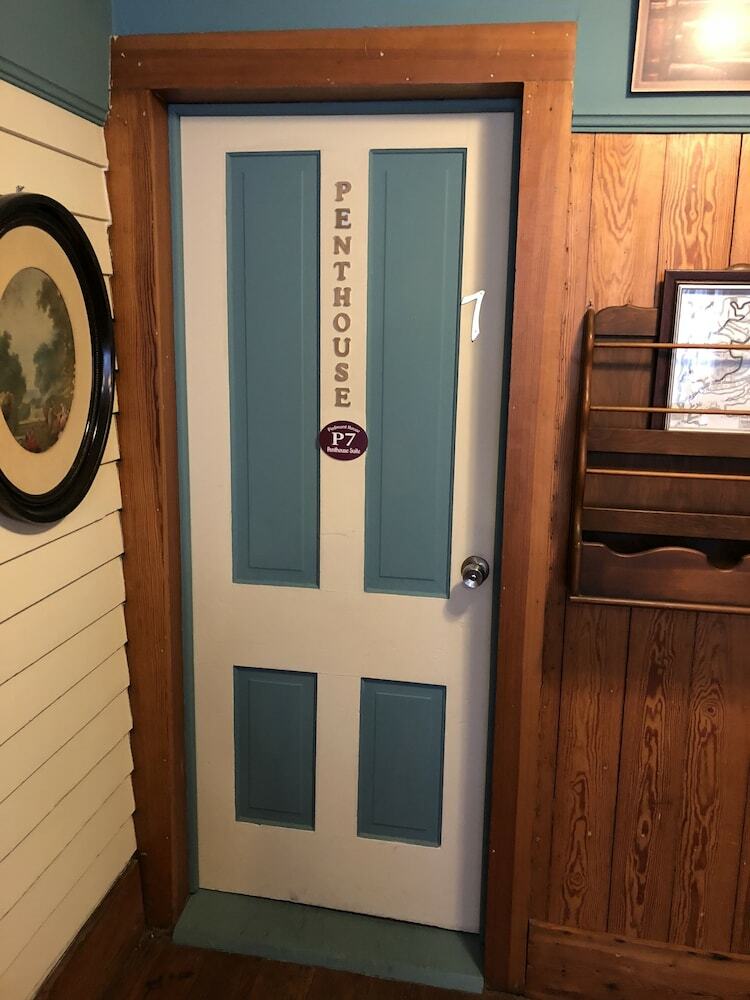 Bed & Breakfast All Seasons Inn