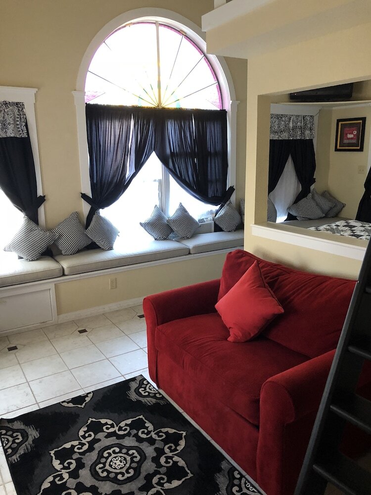 Bed & Breakfast All Seasons Inn