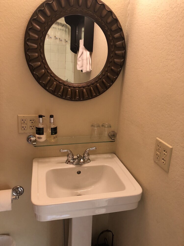 Bed & Breakfast All Seasons Inn