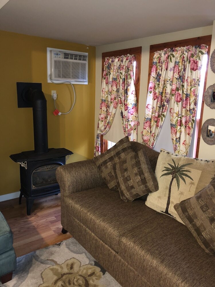 Bed & Breakfast All Seasons Inn