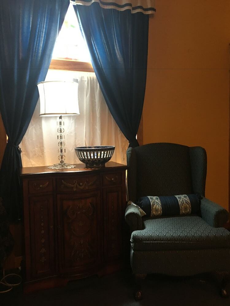 Bed & Breakfast All Seasons Inn