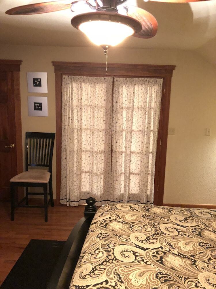 Bed & Breakfast All Seasons Inn