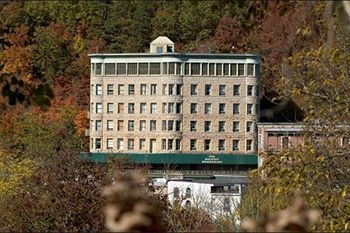 1905 Basin Park Hotel